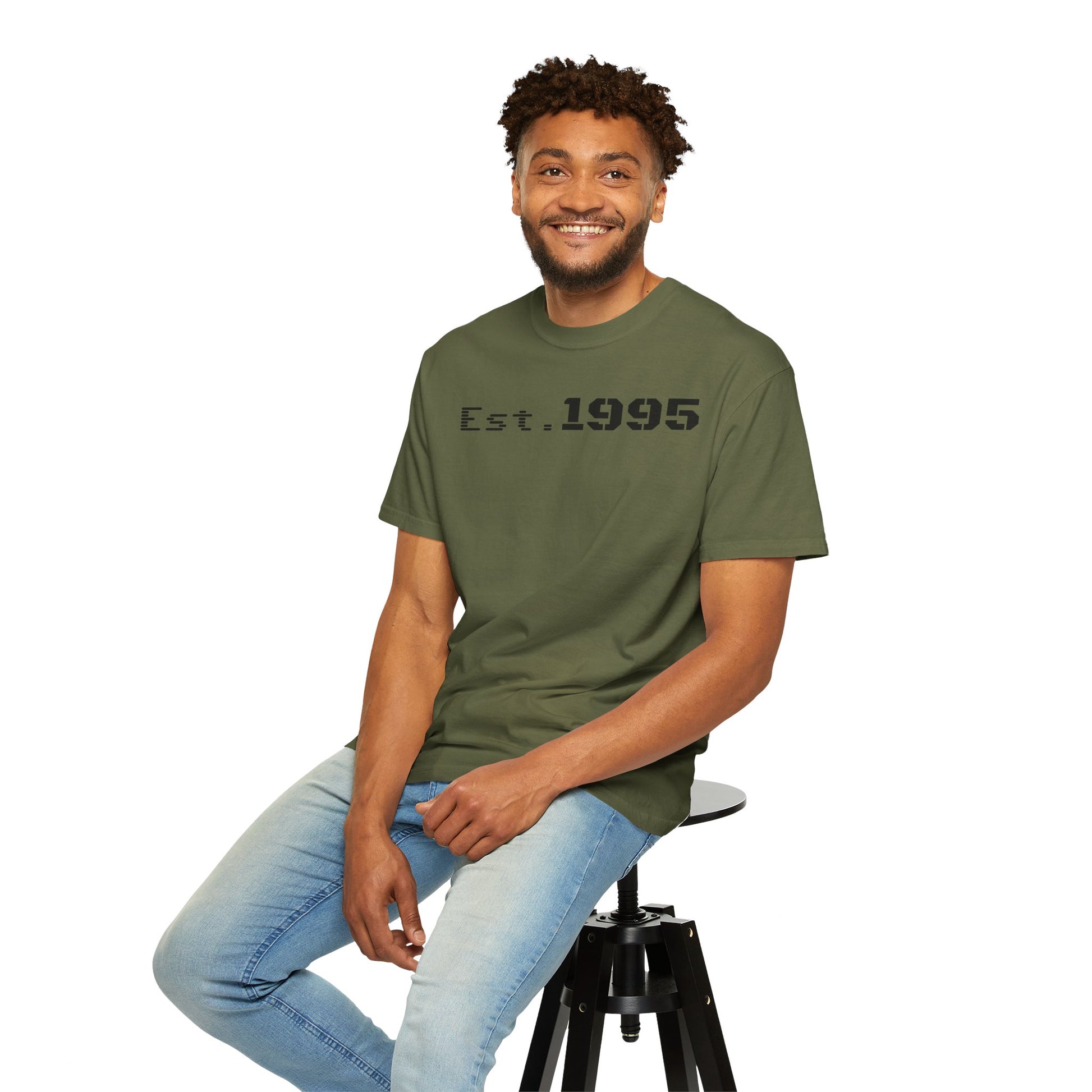 Vintage Est. 1995 T-Shirt, Retro Unisex Tee, Perfect Gift for Birthdays, Casual Wear, Nostalgic Apparel - TRV